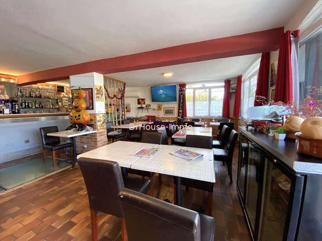 Commerce à SAINTES-MARIES-DE-LA-MER