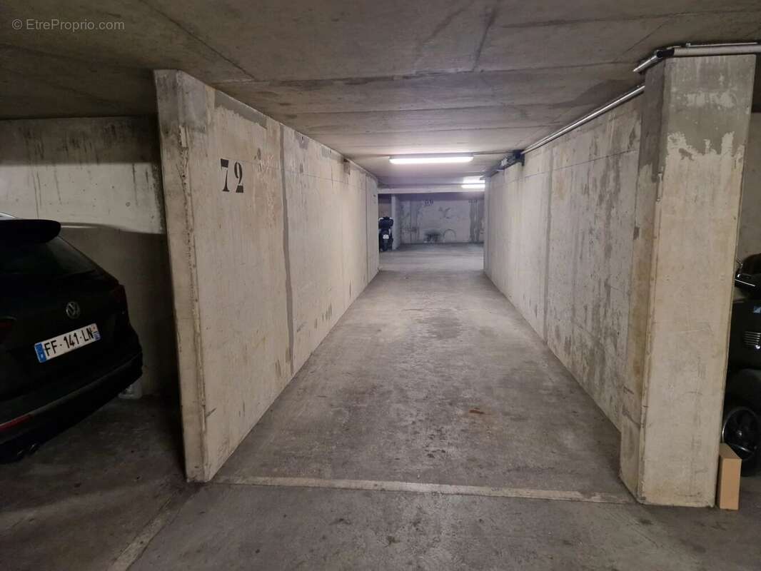 Parking à PARIS-15E