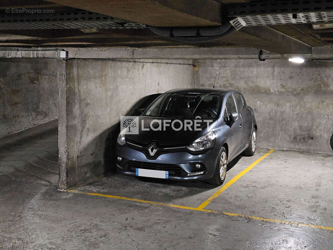 Parking à PARIS-15E