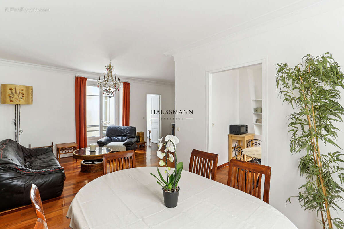 Appartement à PARIS-1E