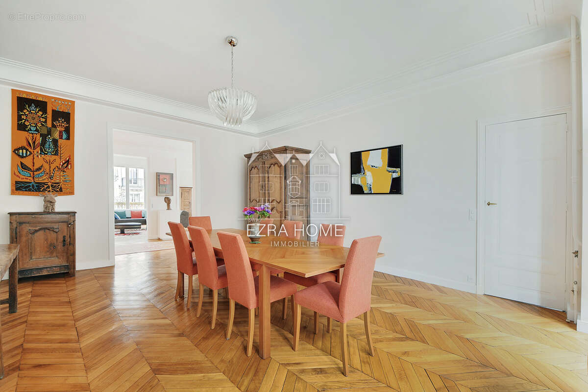 Appartement à PARIS-16E