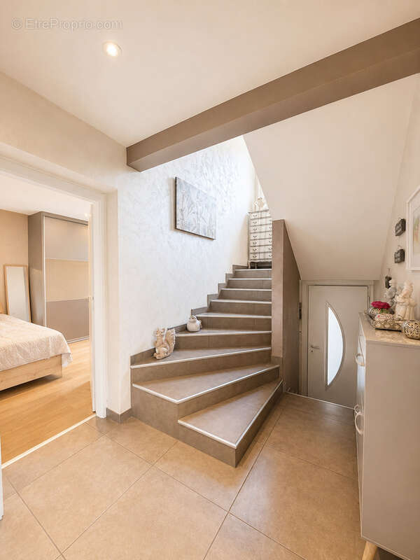 Magnifique maison entierement renovee au centre d'annemasse avec piscine et garages - photo 10