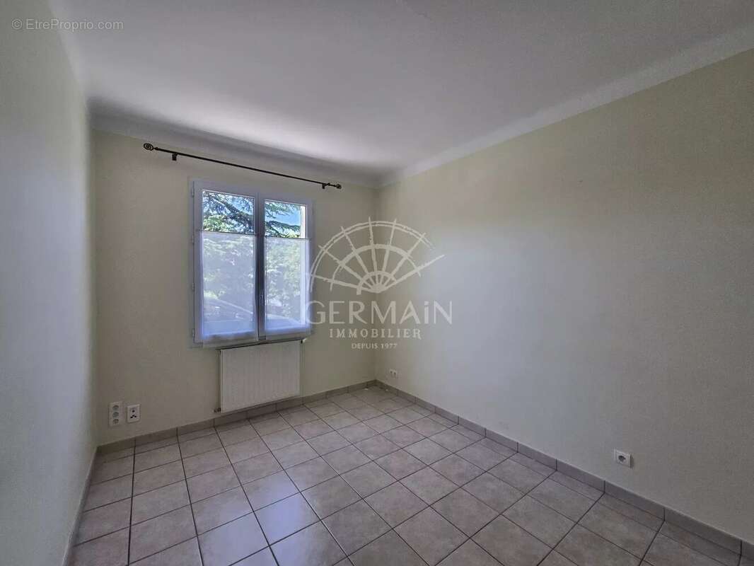 Maison de plain pied avec piscine et garage - L'Isle sur la Sorgue - photo 12