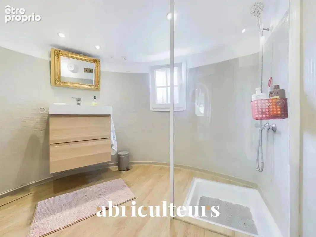 Grande villa de 200m² en front de mer  Très belle parcelle aux multiples possibilités en vente à L'Épine (85740) - photo 12