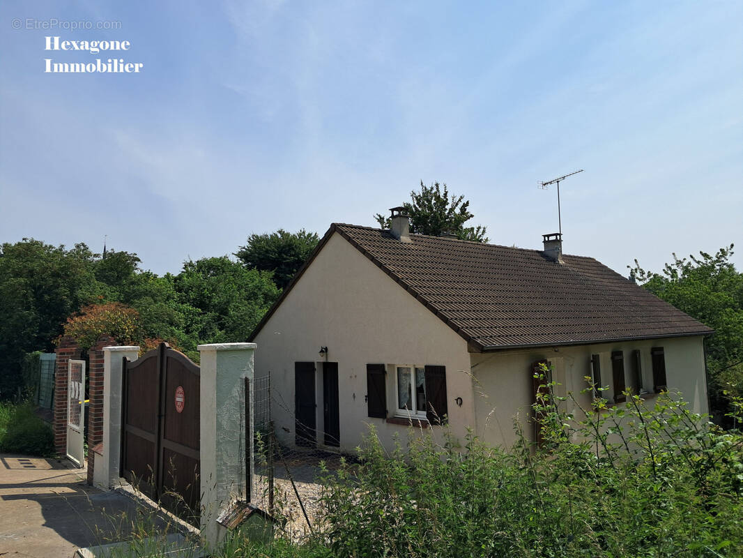 Maison à FAVERELLES
