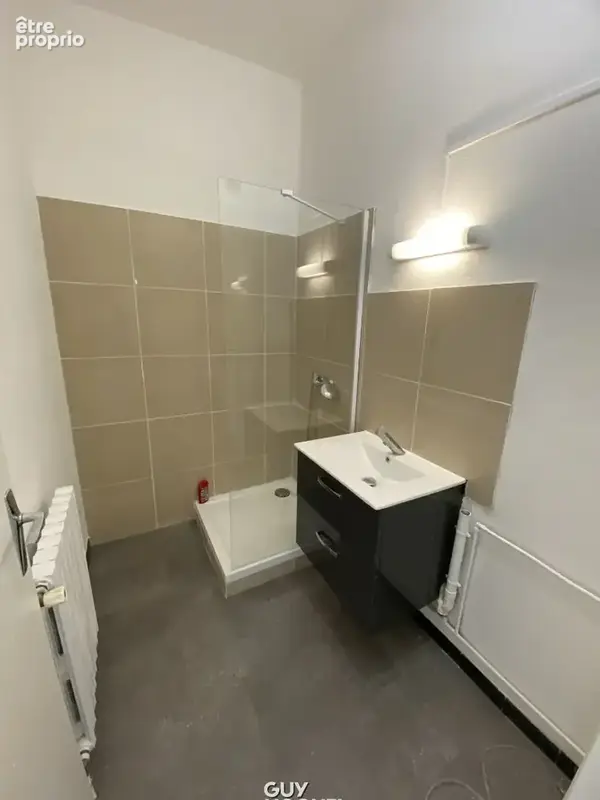 Maison rénovée avec garage et dépendances - Montceau-les-Mines - photo 5