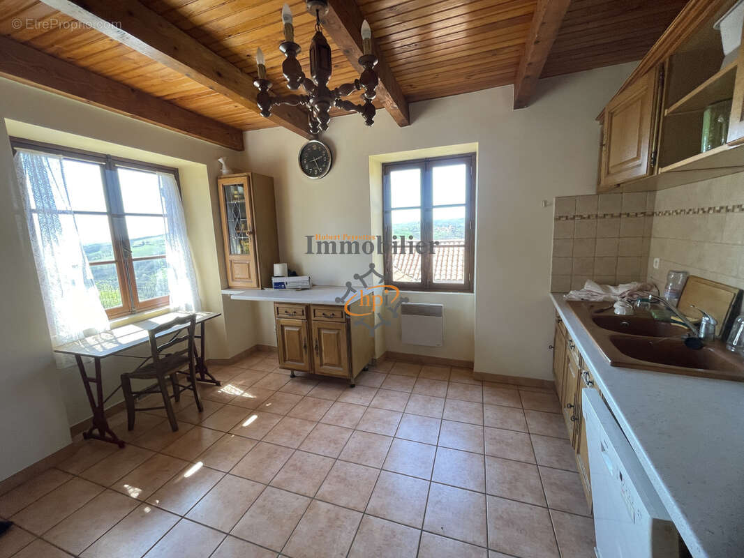 A vendre, St Victor et Melvieu maison de village. - photo 3