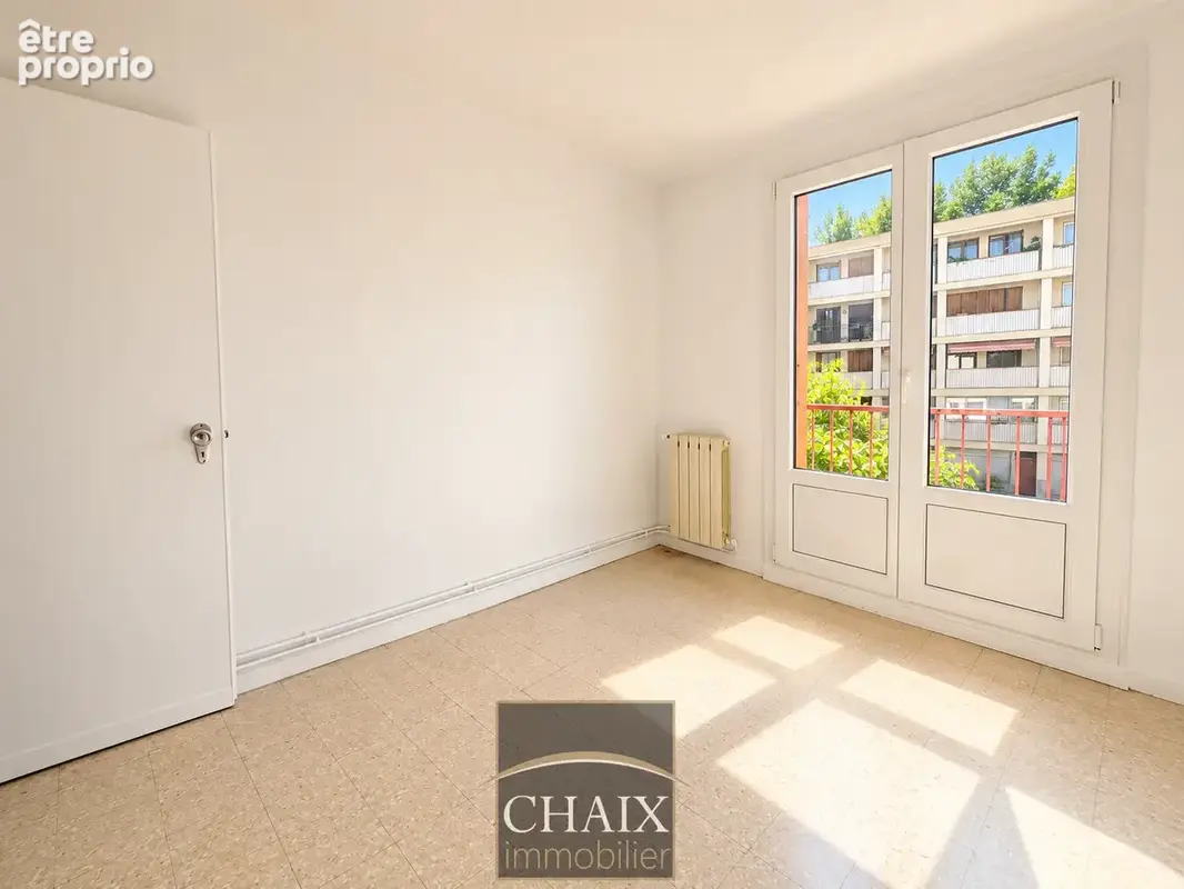 Aubagne Type 3 avec balcon et stationnement - photo 8