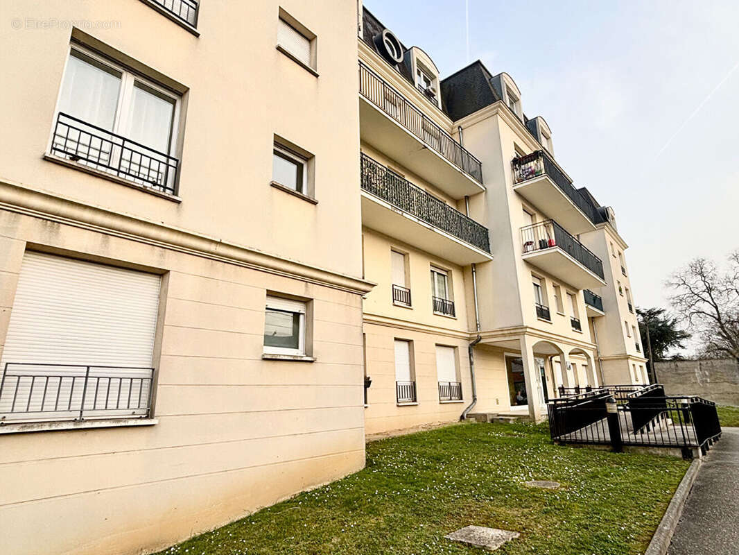 Appartement à CORBEIL-ESSONNES