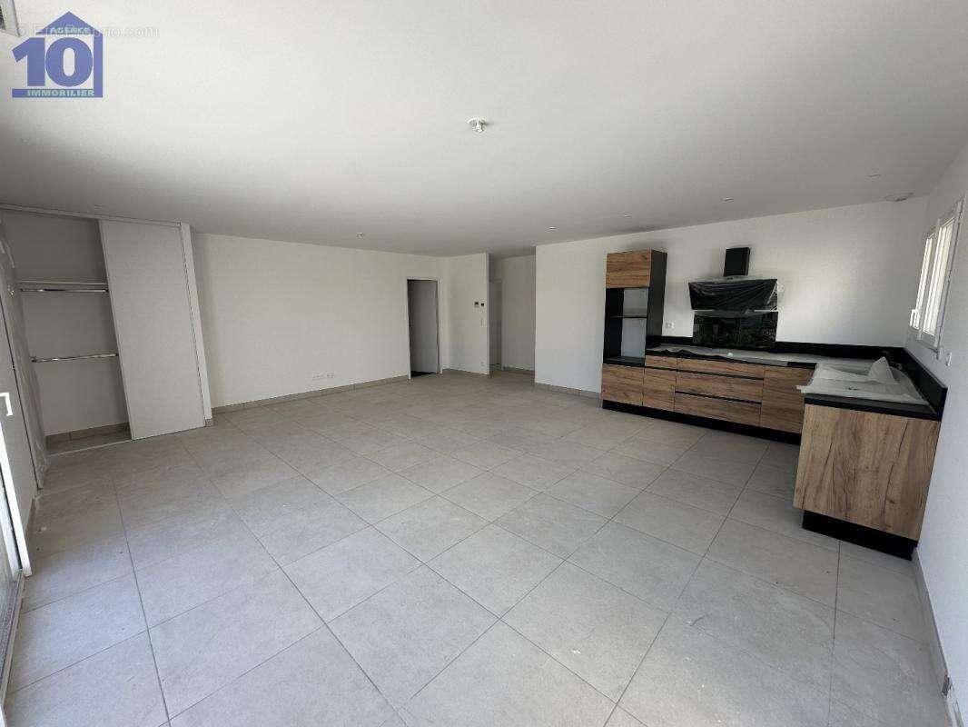 Maison à NISSAN-LEZ-ENSERUNE