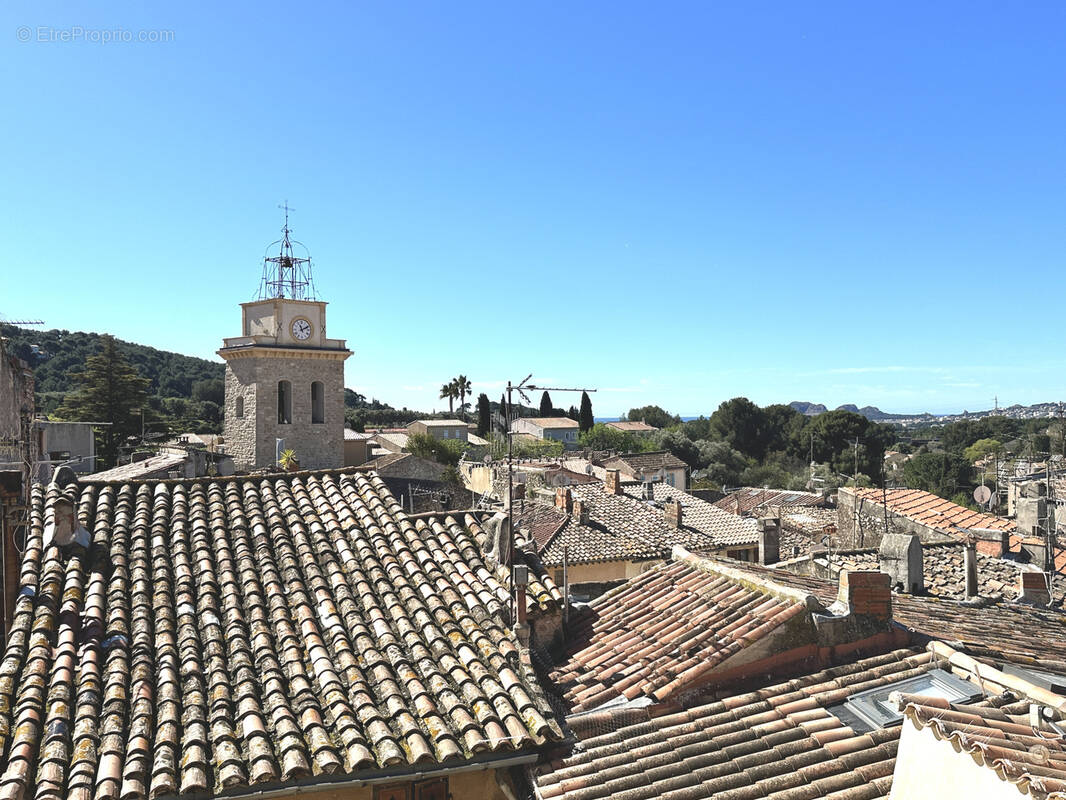 Appartement à CEYRESTE