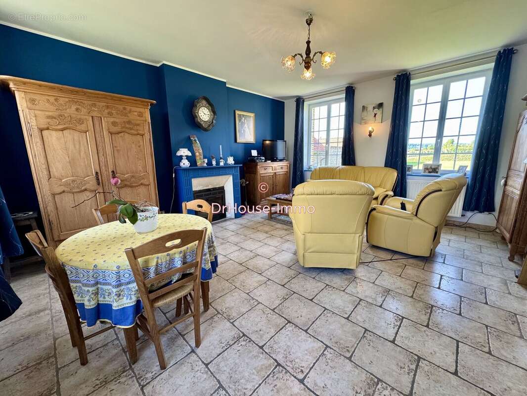 Maison à SAINT-VAAST-D&#039;EQUIQUEVILLE