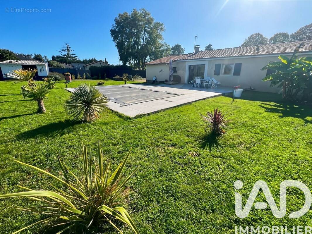 Photo 1 - Maison à VOUILLE