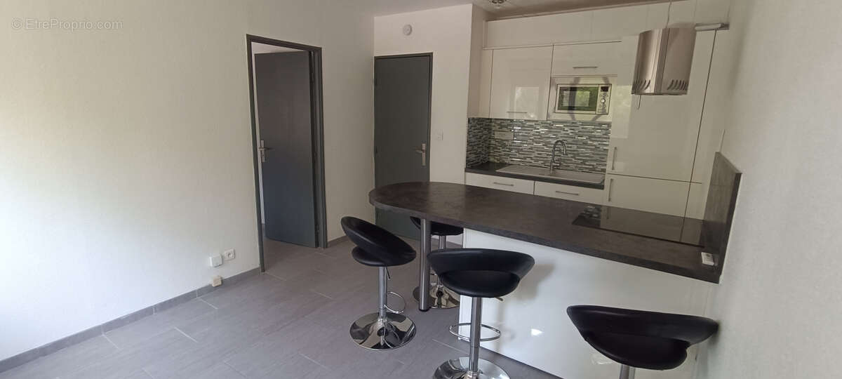 ** Proche Village et Port ** APPARTEMENT 2 Pièces 32,43m² ** Dernier étage ** Prestations Actuelles ** (83430) SAINT MANDRIER SU - photo 5