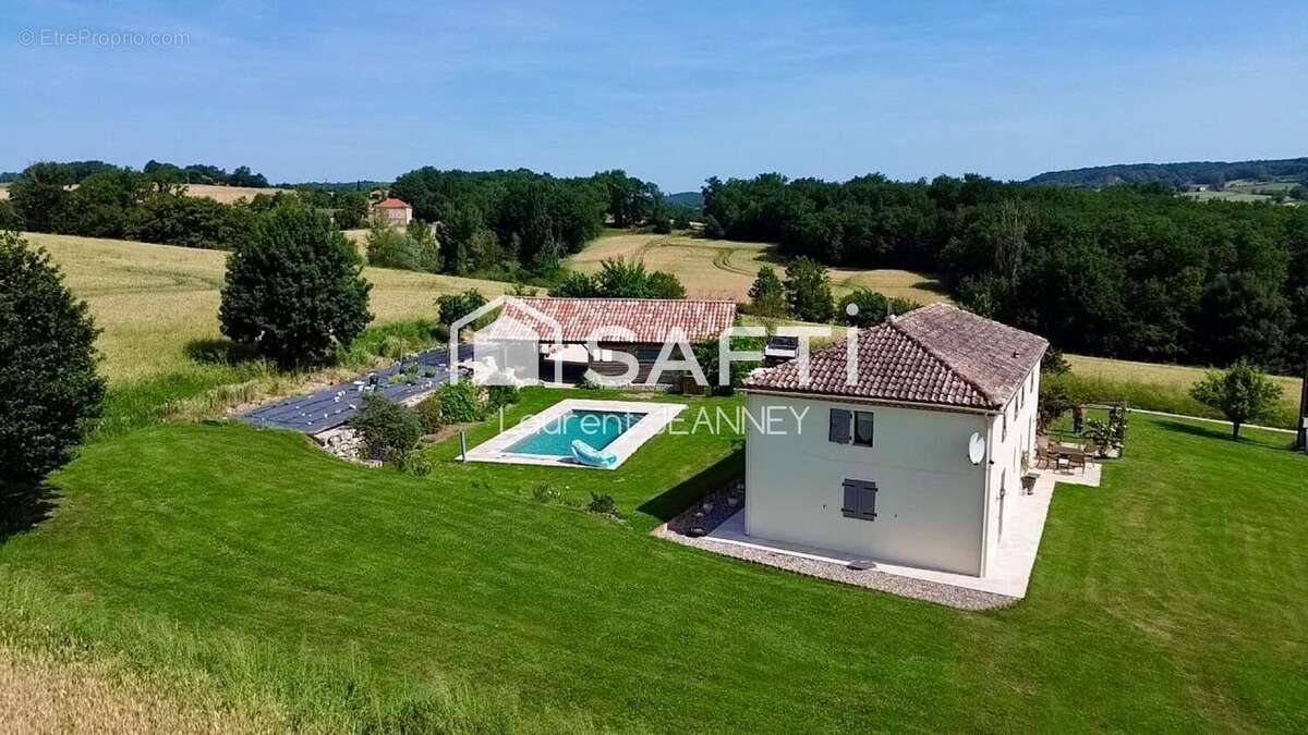 Maison 180 m² à Saint-Pastour  - photo 4