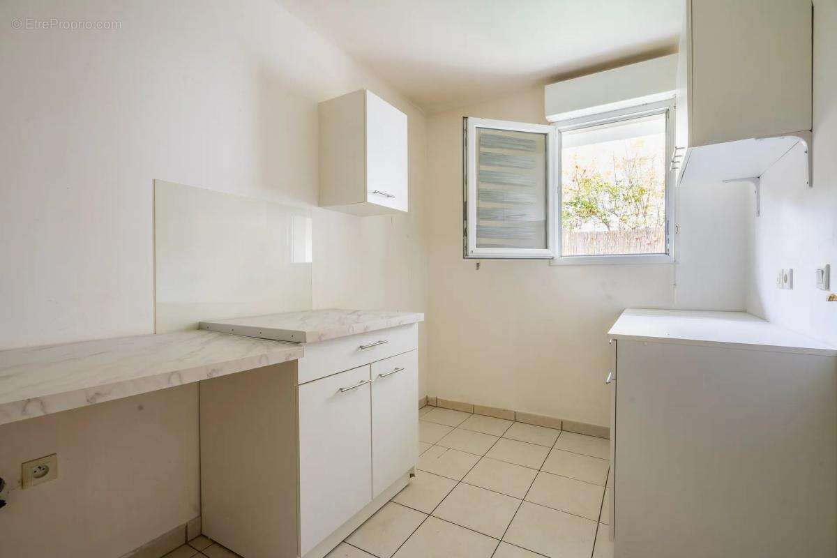 Appartement à LES PAVILLONS-SOUS-BOIS