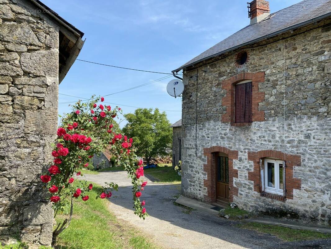Maison à EYMOUTIERS