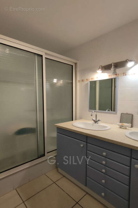 Appartement à SAINTE-CECILE-LES-VIGNES