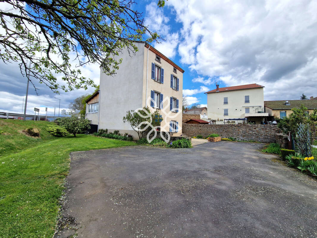 Maison familiale avec sous-sol complet et jardin - photo 27