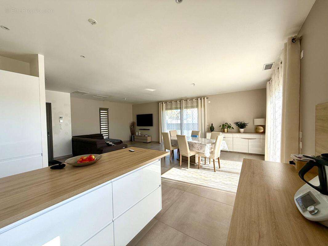 Maison à SAINT-CHAMAS