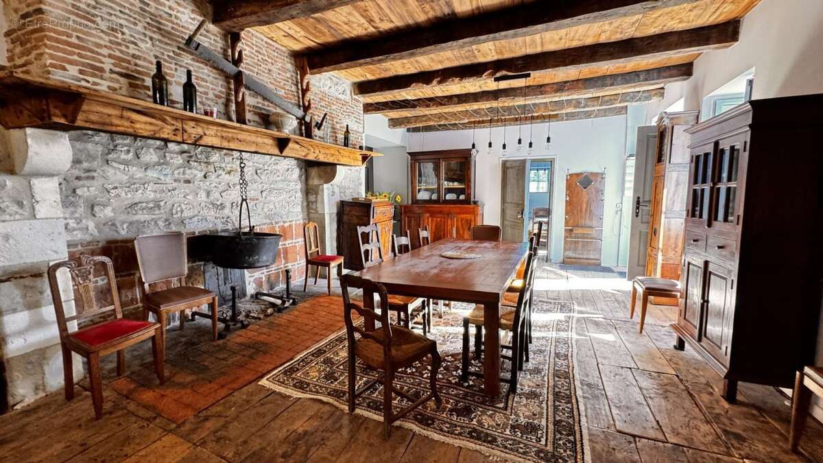 Maison à TOUR-DE-FAURE