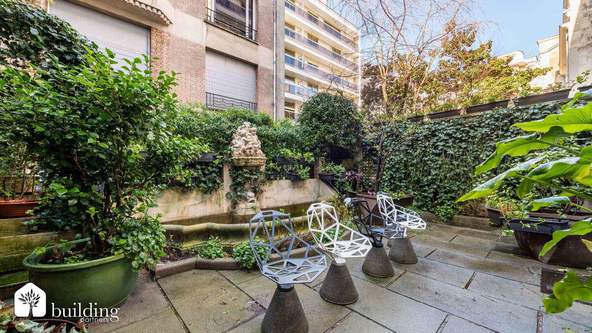 Appartement à PARIS-16E