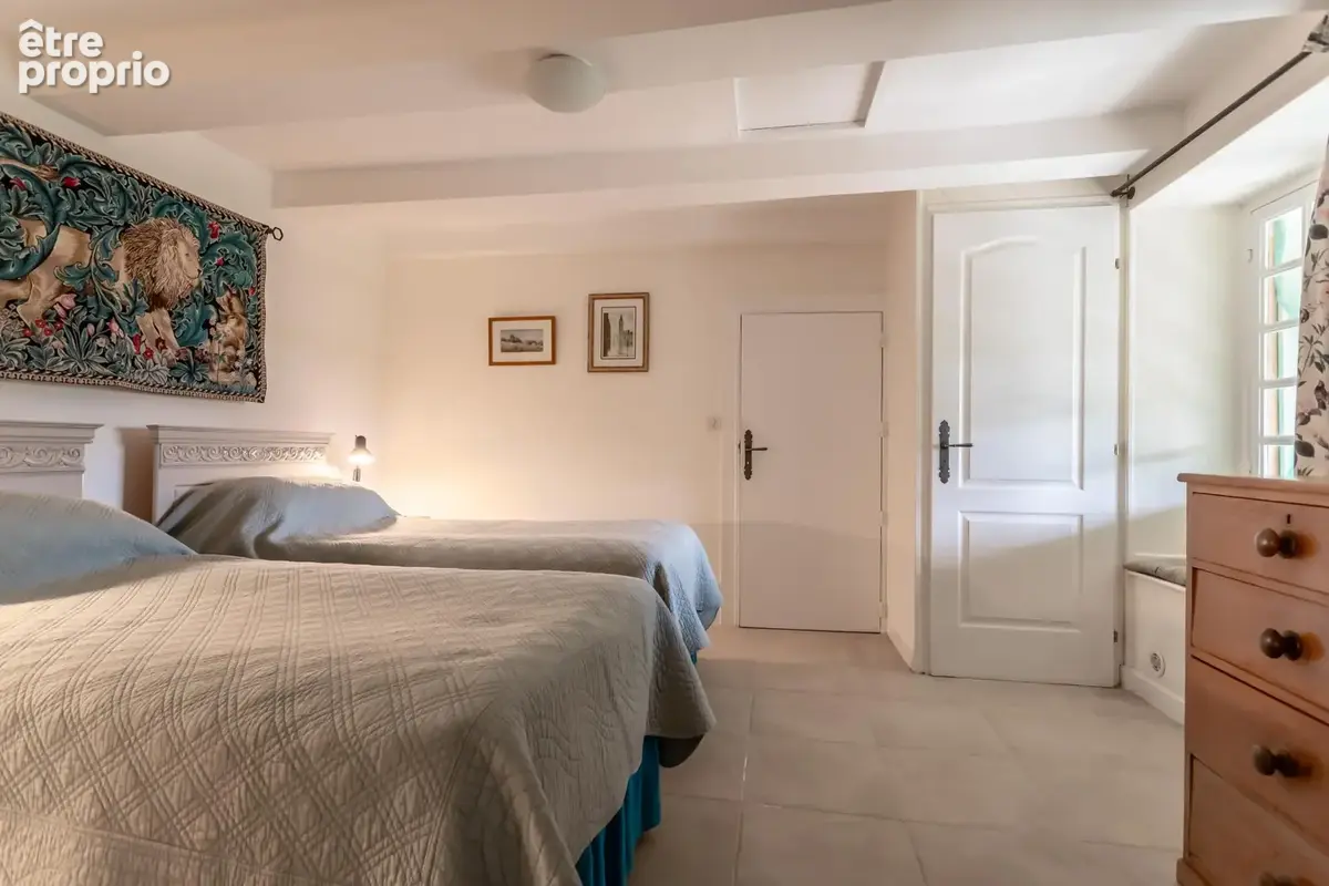 Maison de campagne avec piscine, atelier de poterie, dépendances et garage - photo 24