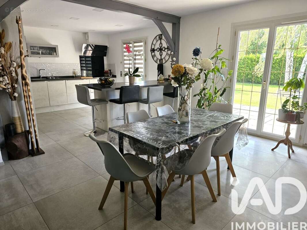 Maison 136 m² à Parville  - photo 4
