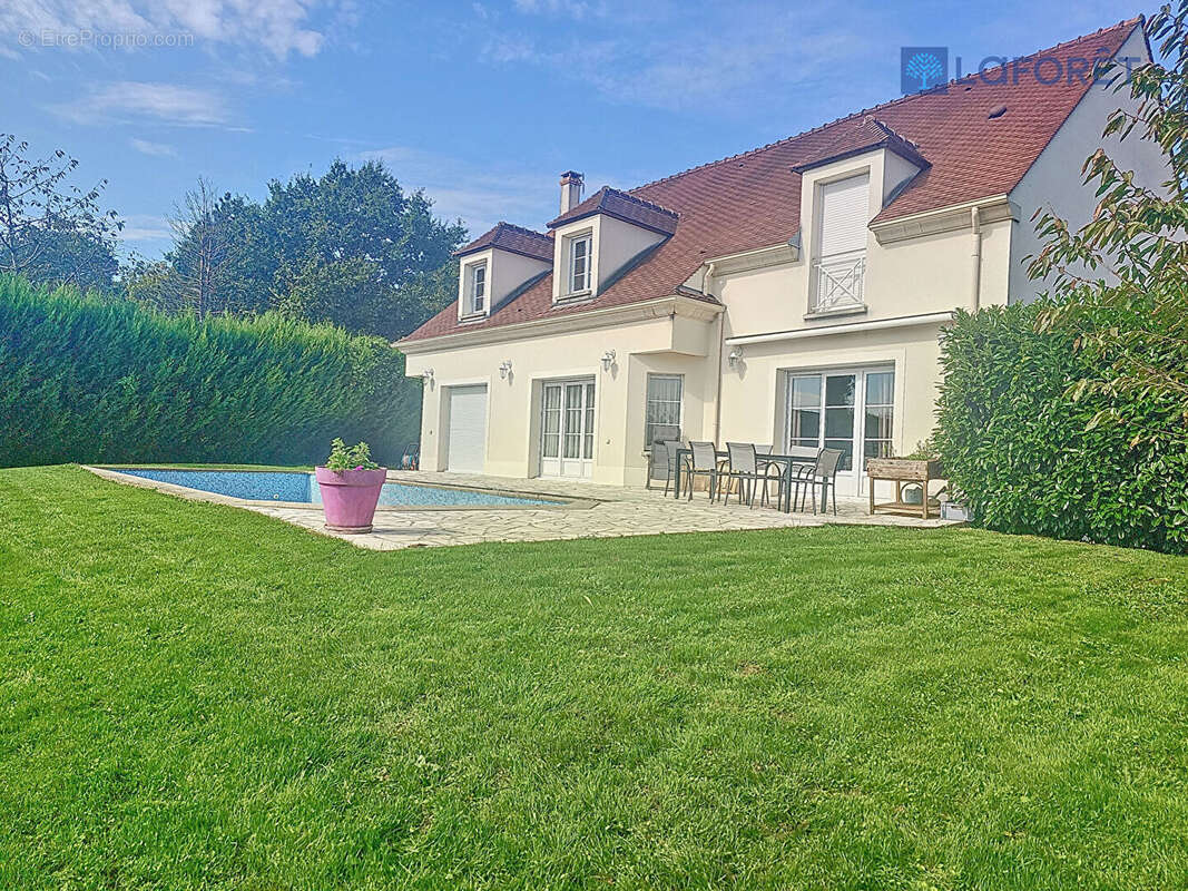 Maison à COUTEVROULT