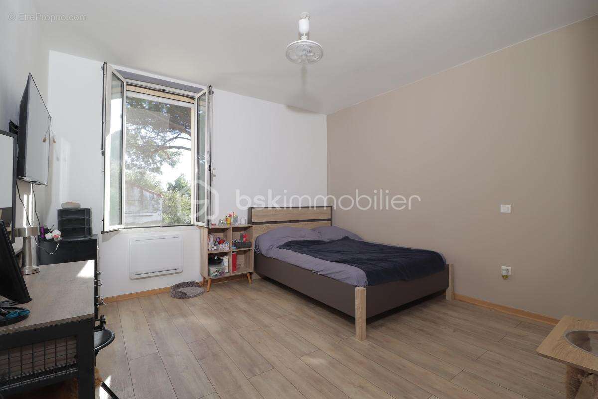 Maison à SAINT-LAURENT-D'AIGOUZE