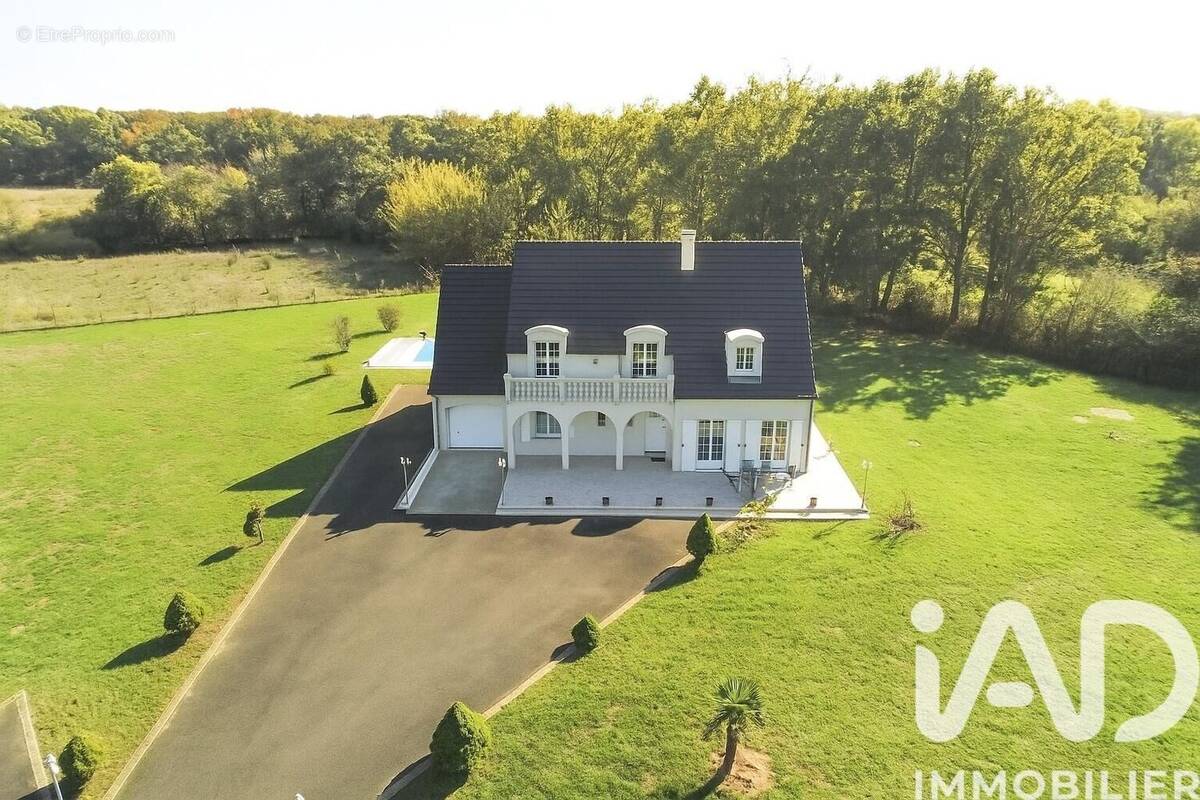 Photo 1 - Maison à LA CHAPELLE-HUGON