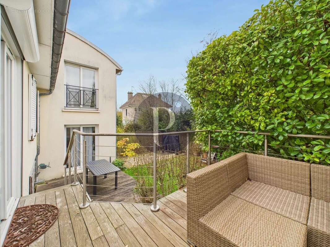 Maison à VERRIERES-LE-BUISSON