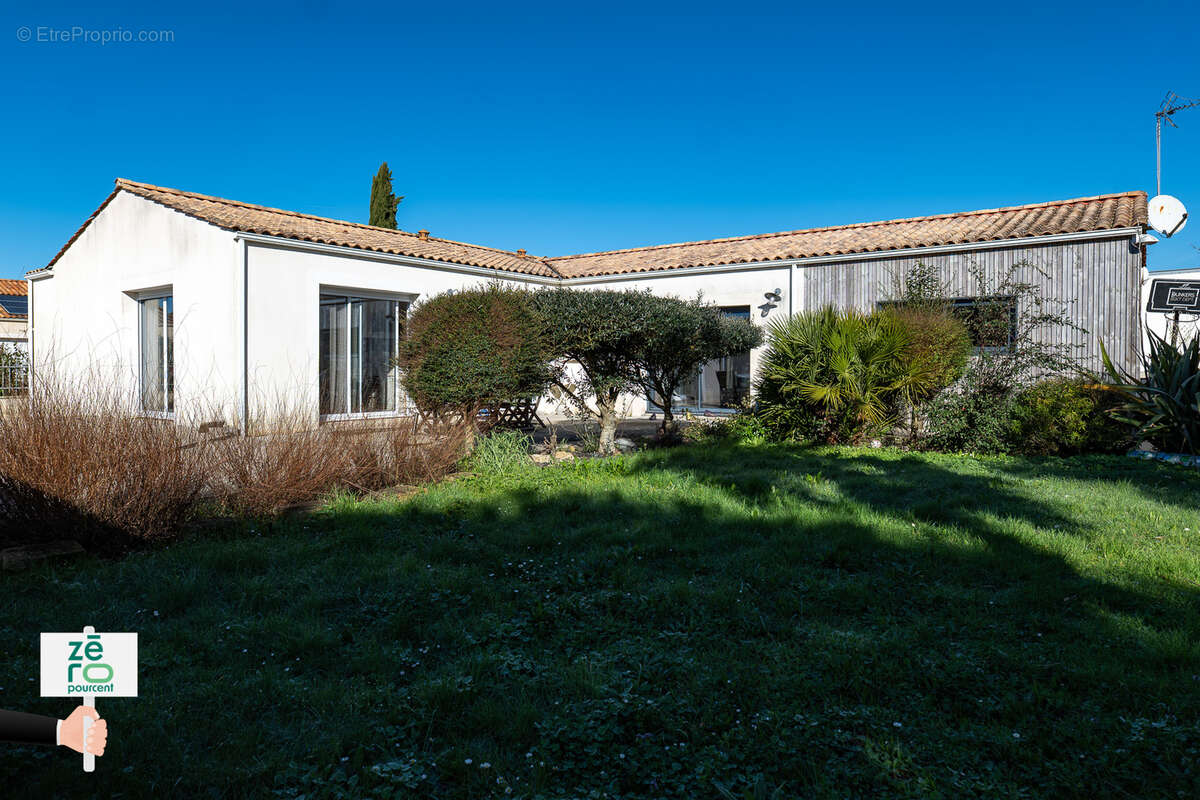 Maison à SAINTE-GEMME-LA-PLAINE