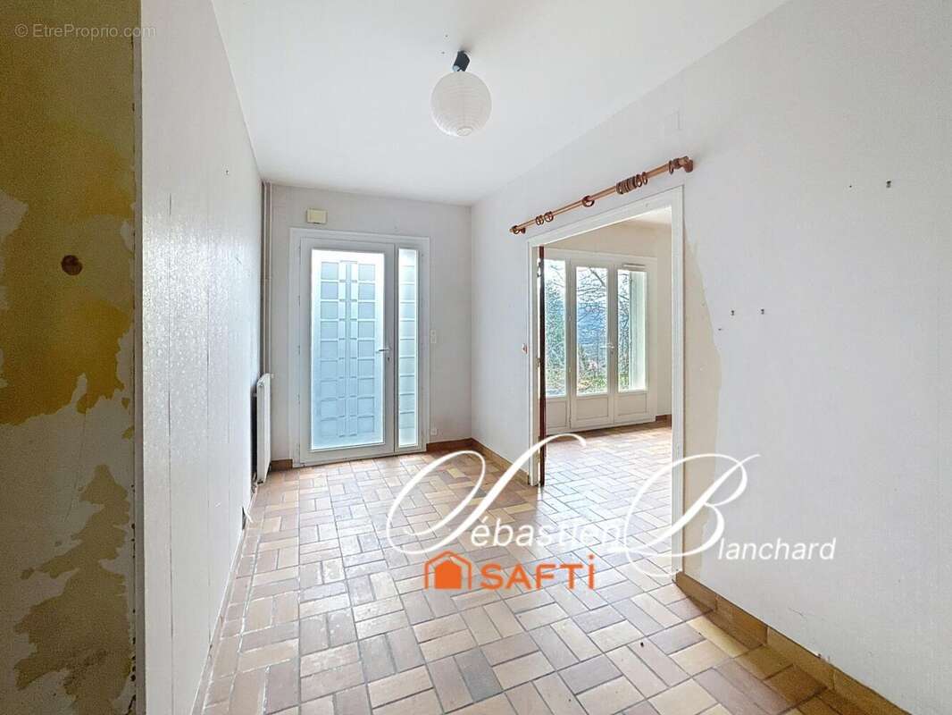 Maison 226 m² à Chanay  - photo 2