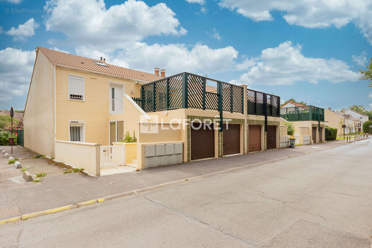 Appartement à EMERAINVILLE