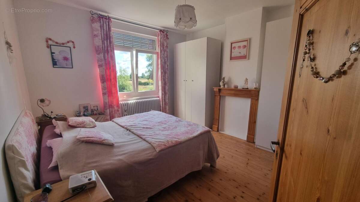 Maison bourgeoise de caractère  sur 3 niveaux–7 chambres – 2 salles d'eau,2 WC  Idéale pour une grande famille ou un investisseu - photo 15