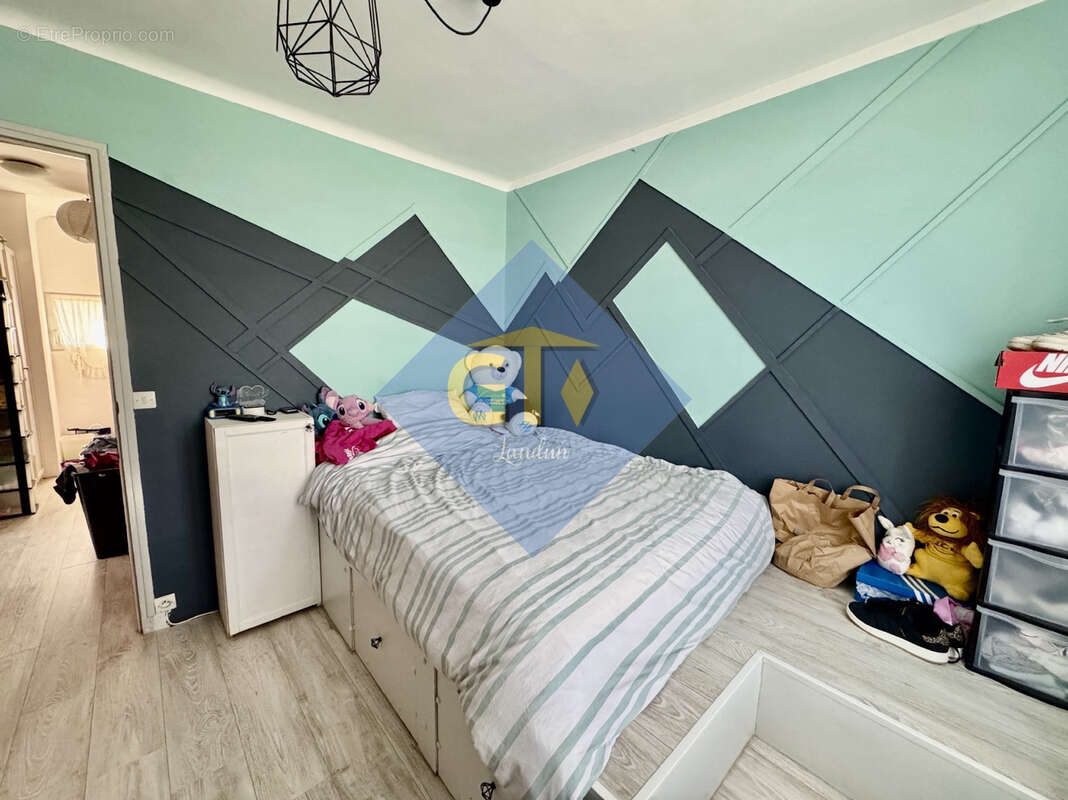 Maison à LAUDUN-L'ARDOISE