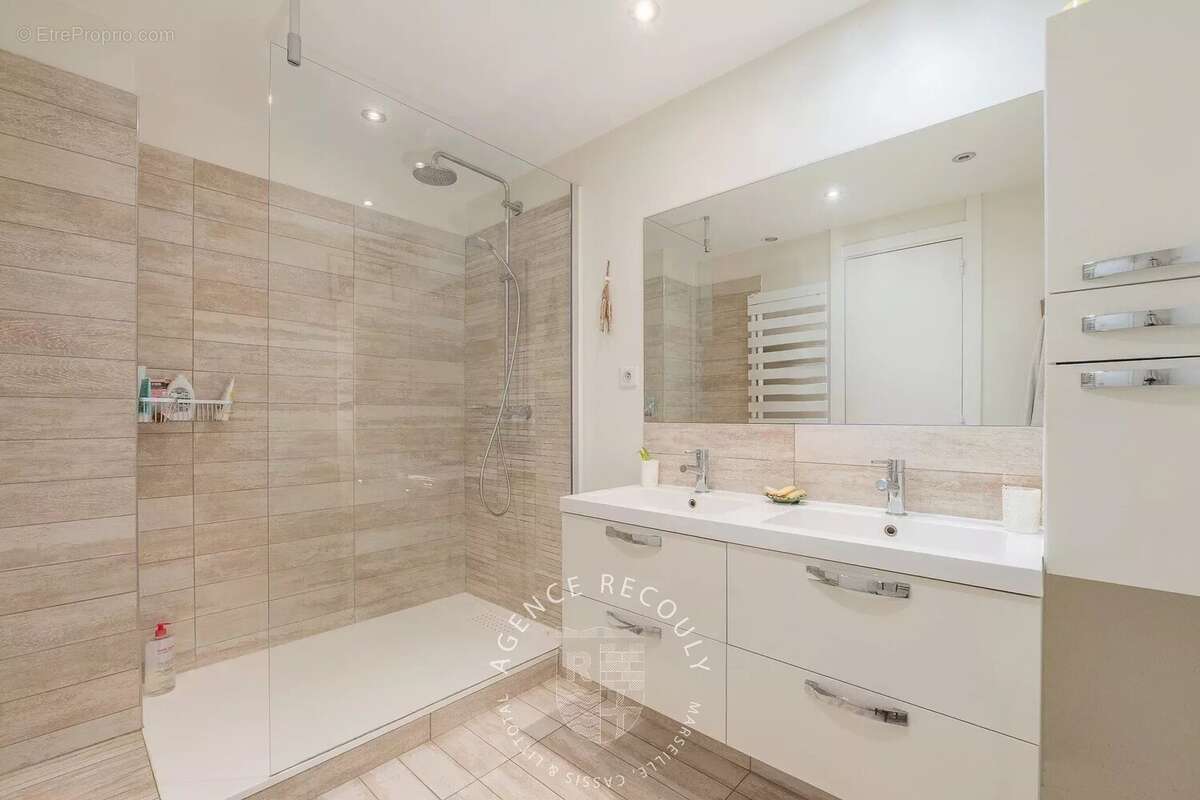Appartement à MARSEILLE-8E