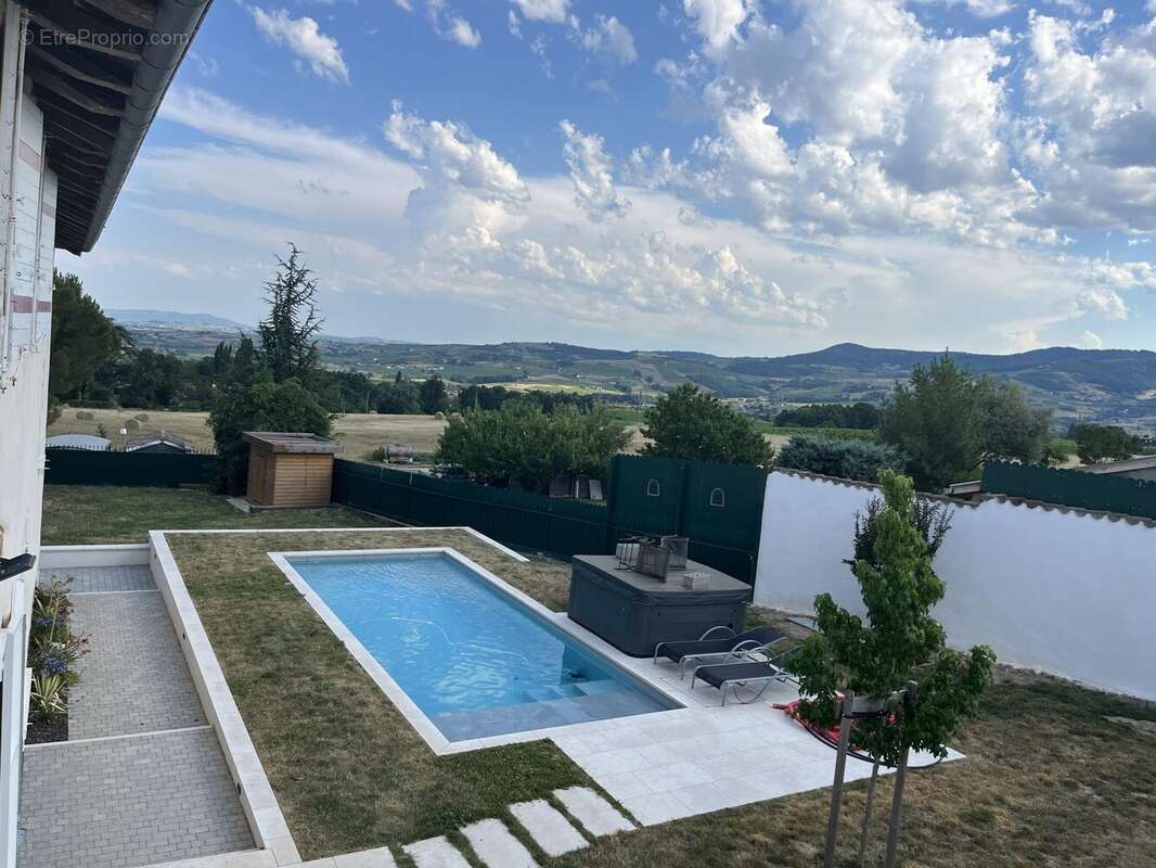 Maison à SAINT-ETIENNE-LA-VARENNE