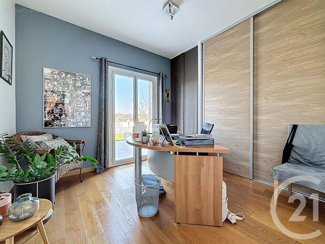 Maison à VAUX-LE-PENIL