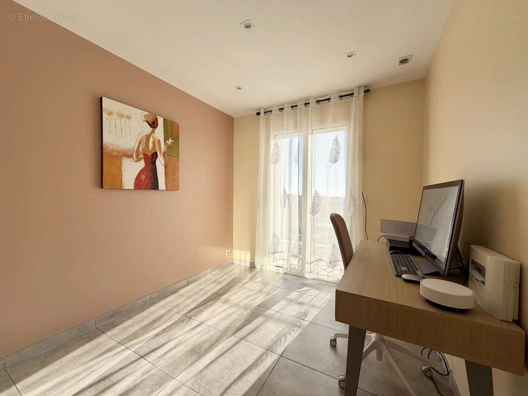 Maison à SAINT-LAURENT-DU-VAR