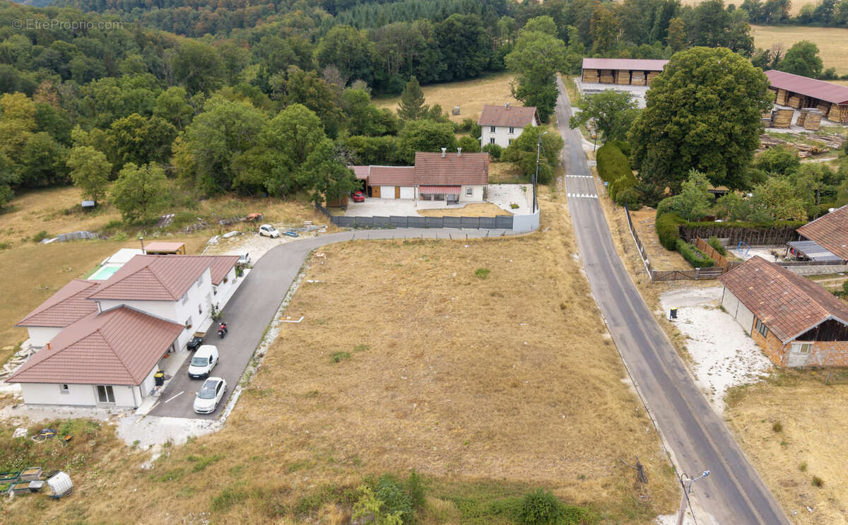 Terrain constructible de 1 470 m2 - photo 4
