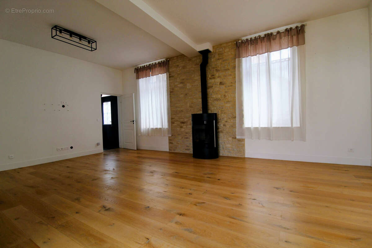 Maison à HOUDAN