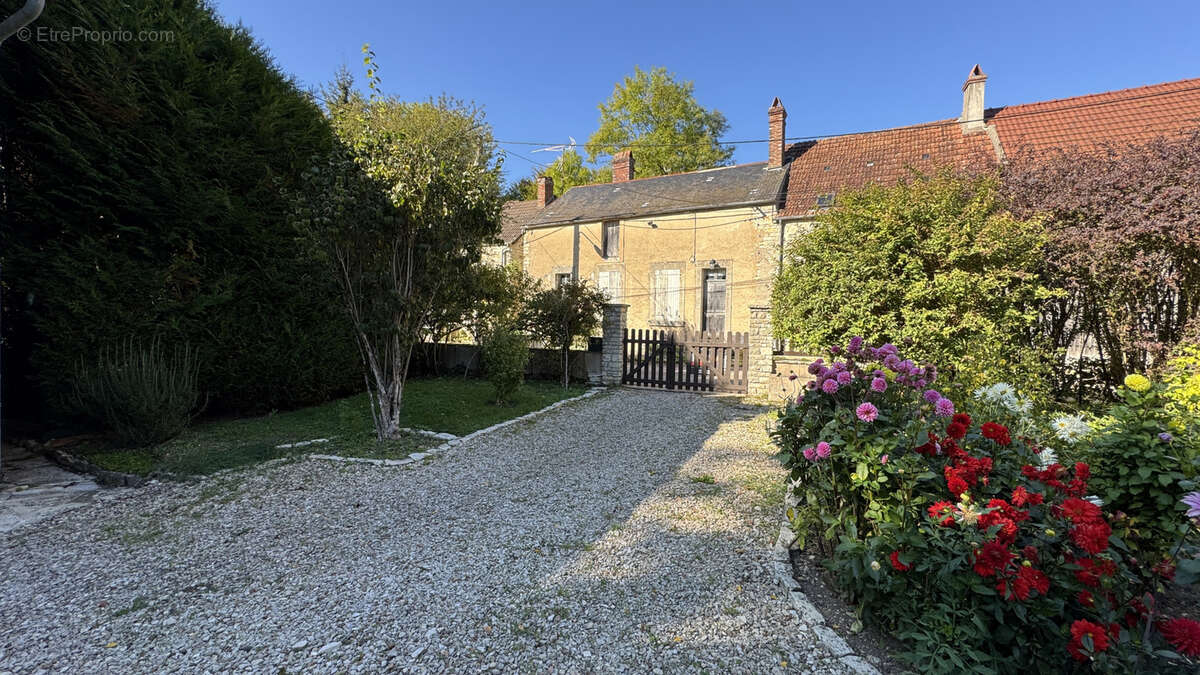 Maison à JOUX-LA-VILLE