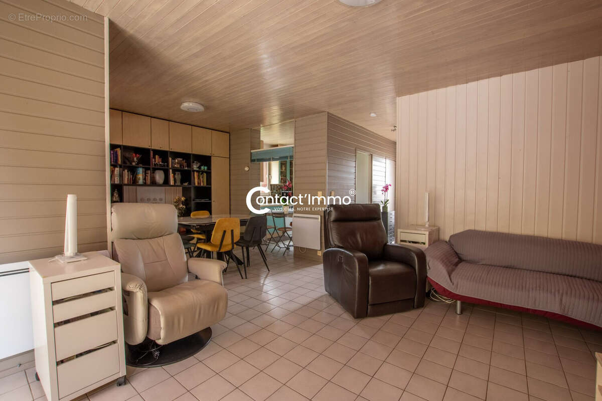 Maison à VIC-LE-COMTE