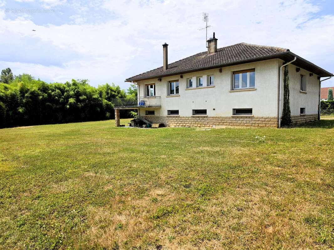 Vonnas   Maison familiale de 121,20 m2 sur terrain constructible de 2 285 m2 - photo 10