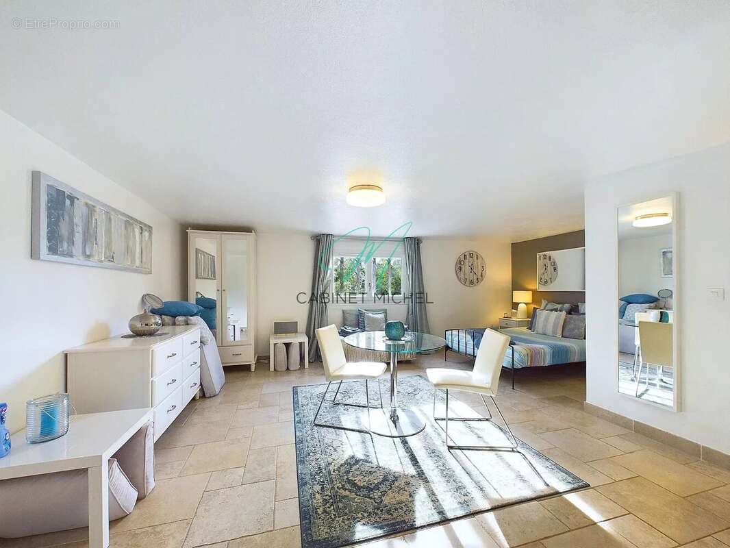 Maison à ROQUEFORT-LES-PINS