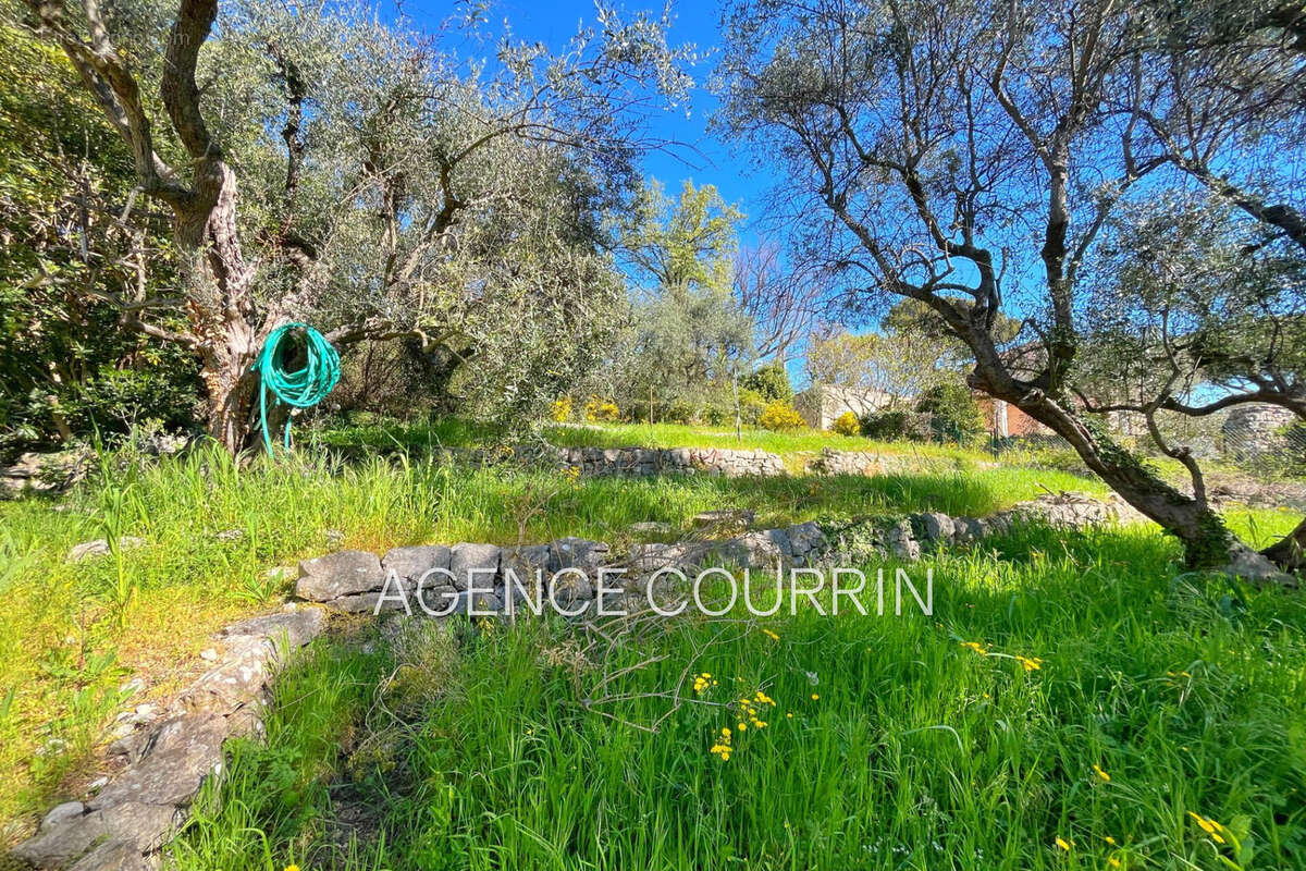 Maison à SAINT-CEZAIRE-SUR-SIAGNE