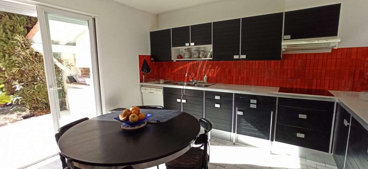 Maison 204 m² à Saint-Aubin-De-Medoc  - photo 4
