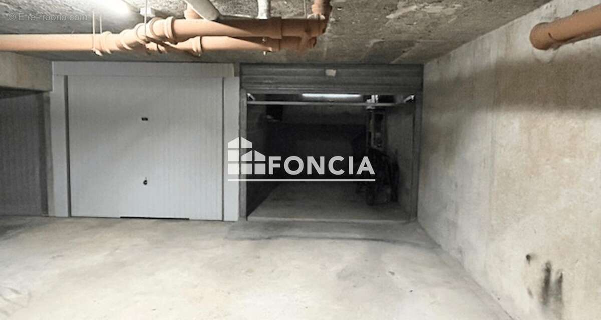 Parking à COURSEULLES-SUR-MER